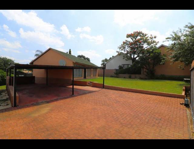 2 BEDROOM HOUSE FOR SALE IN SHARONLEA